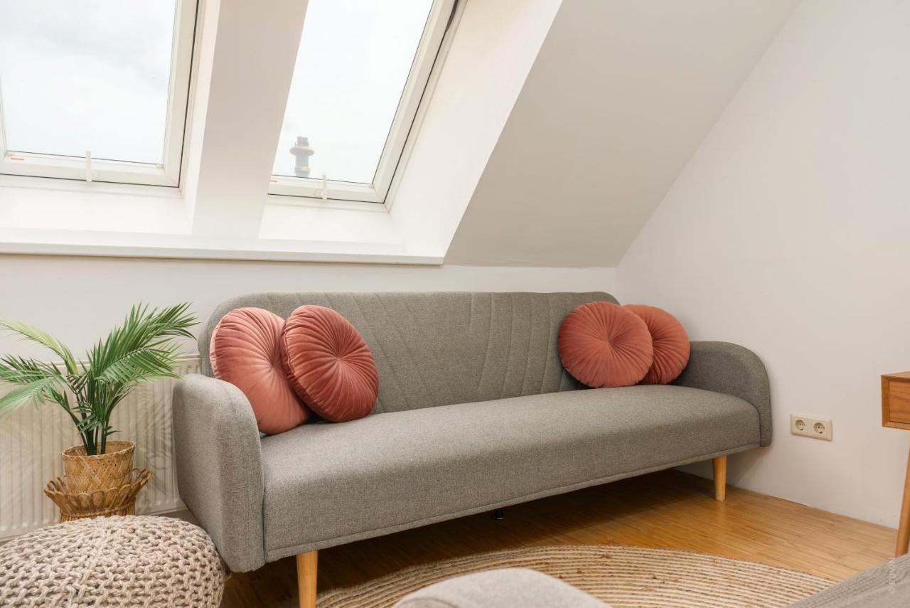 Penthouse, 3 Separate Bedrooms, 2 Min To U6 Nussdorfer Strasse Viena